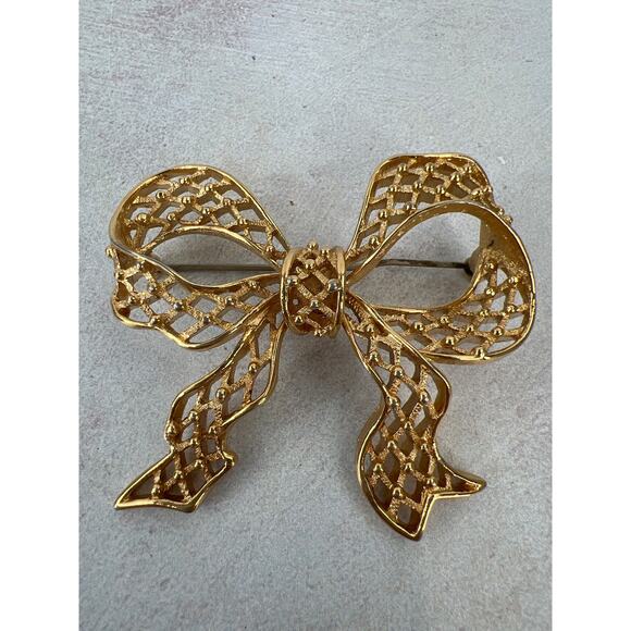 Vintage Bow Bolo Tie Women’s Gold Tone Lapel Pin/ Diamond Pattern - Picture 1 of 6
